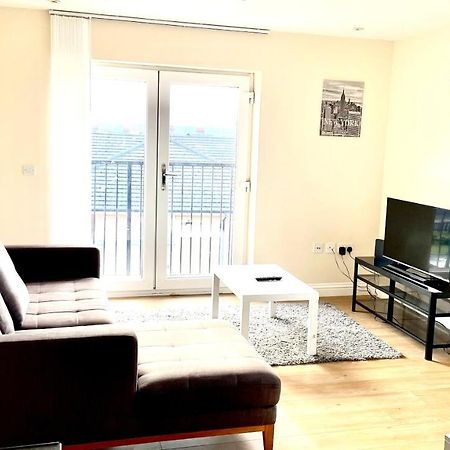 Holiday Flat In Central Slough Near To London Heathrow And Windsor With Free Car Park Εξωτερικό φωτογραφία