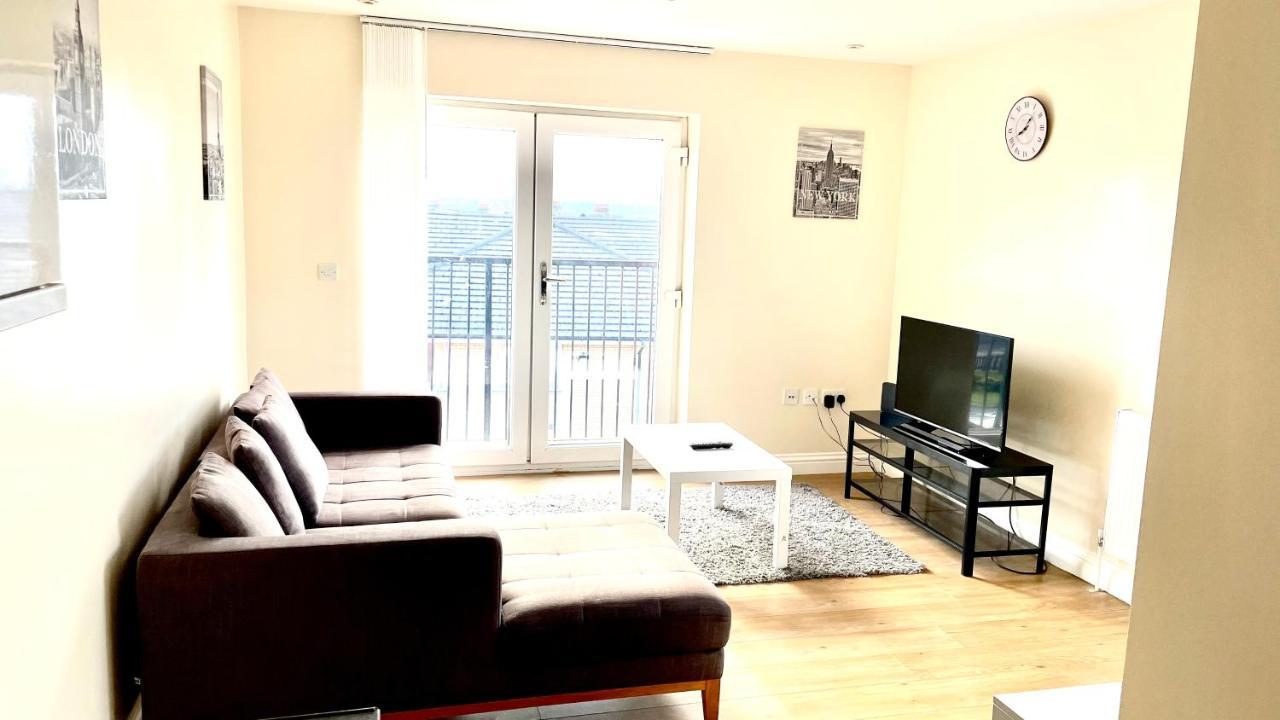 Holiday Flat In Central Slough Near To London Heathrow And Windsor With Free Car Park Εξωτερικό φωτογραφία