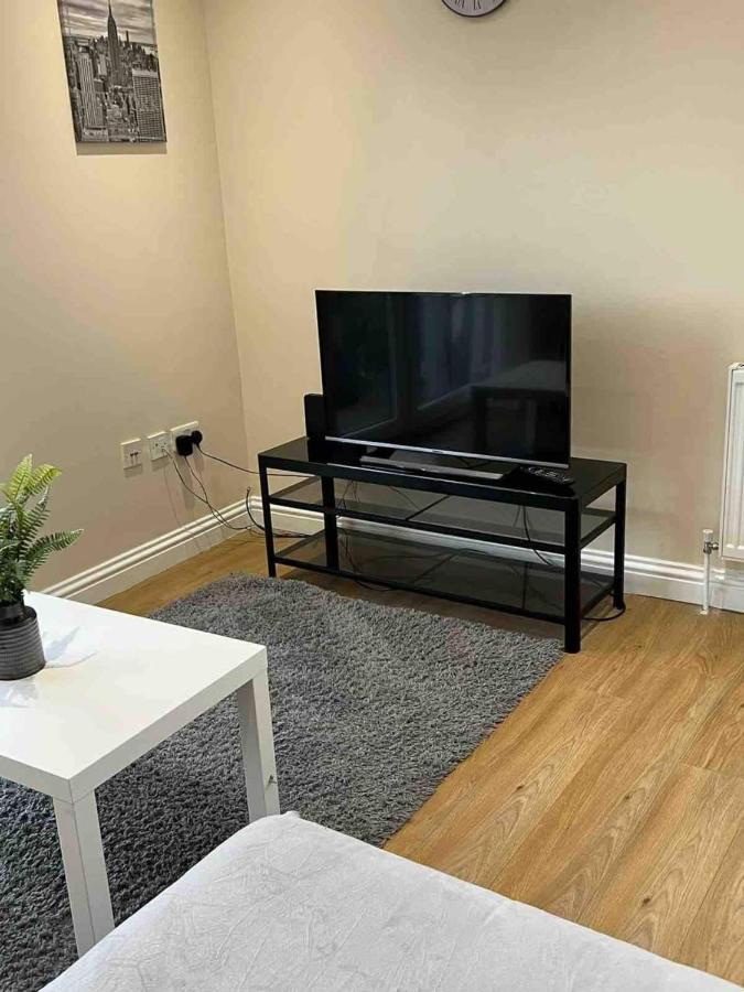 Holiday Flat In Central Slough Near To London Heathrow And Windsor With Free Car Park Εξωτερικό φωτογραφία