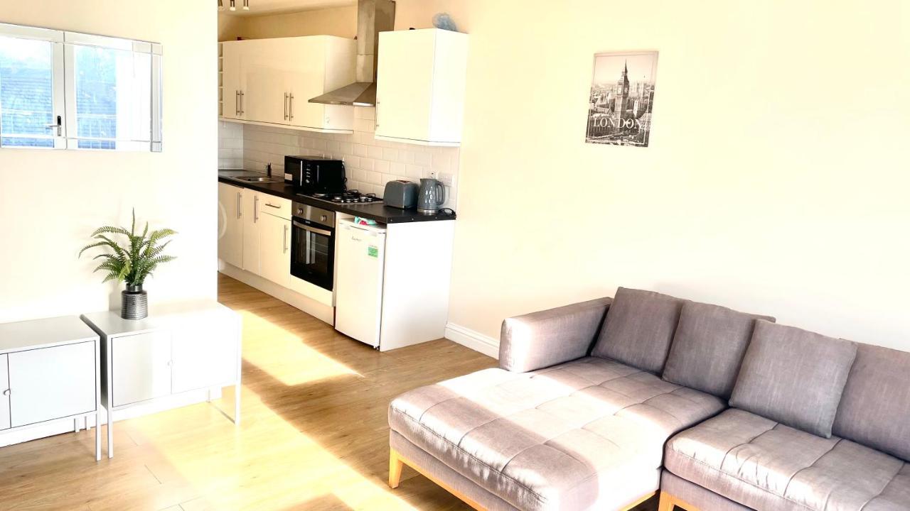 Holiday Flat In Central Slough Near To London Heathrow And Windsor With Free Car Park Εξωτερικό φωτογραφία